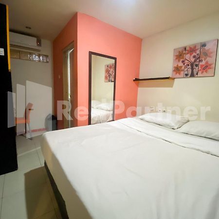 OYO 989 Audah Guesthouse Syariah Jakarta Bagian luar foto