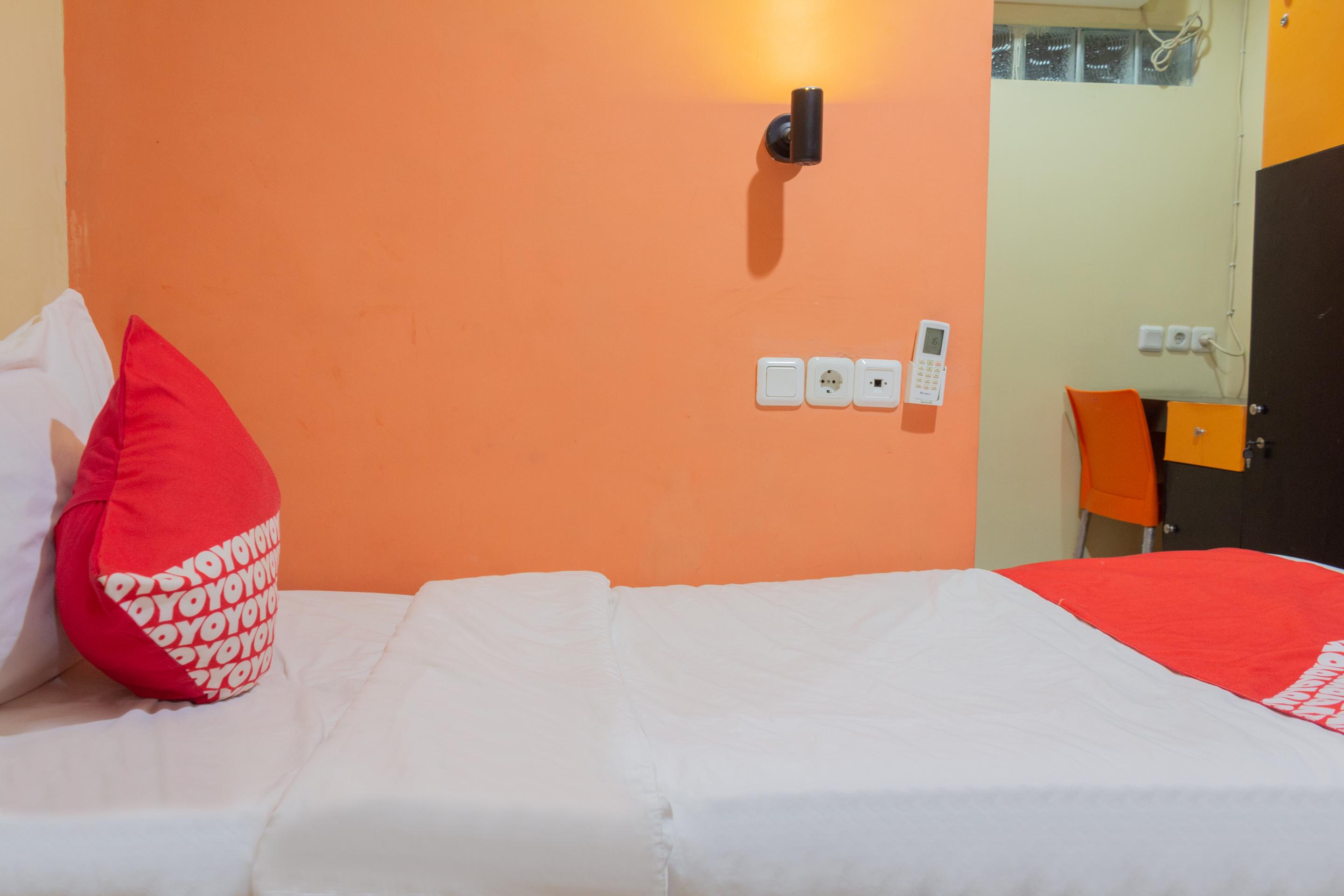 OYO 989 Audah Guesthouse Syariah Jakarta Bagian luar foto