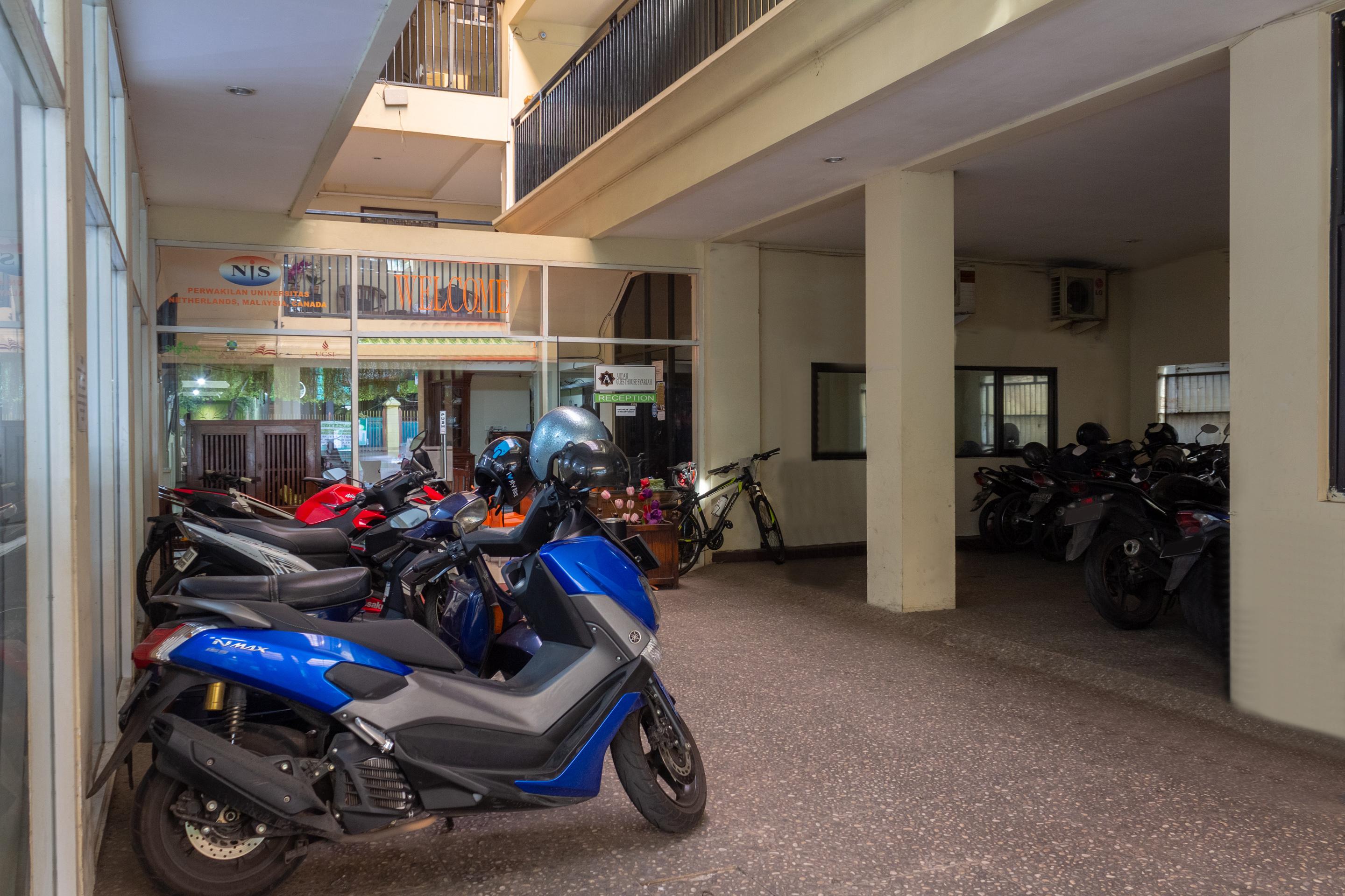 OYO 989 Audah Guesthouse Syariah Jakarta Bagian luar foto