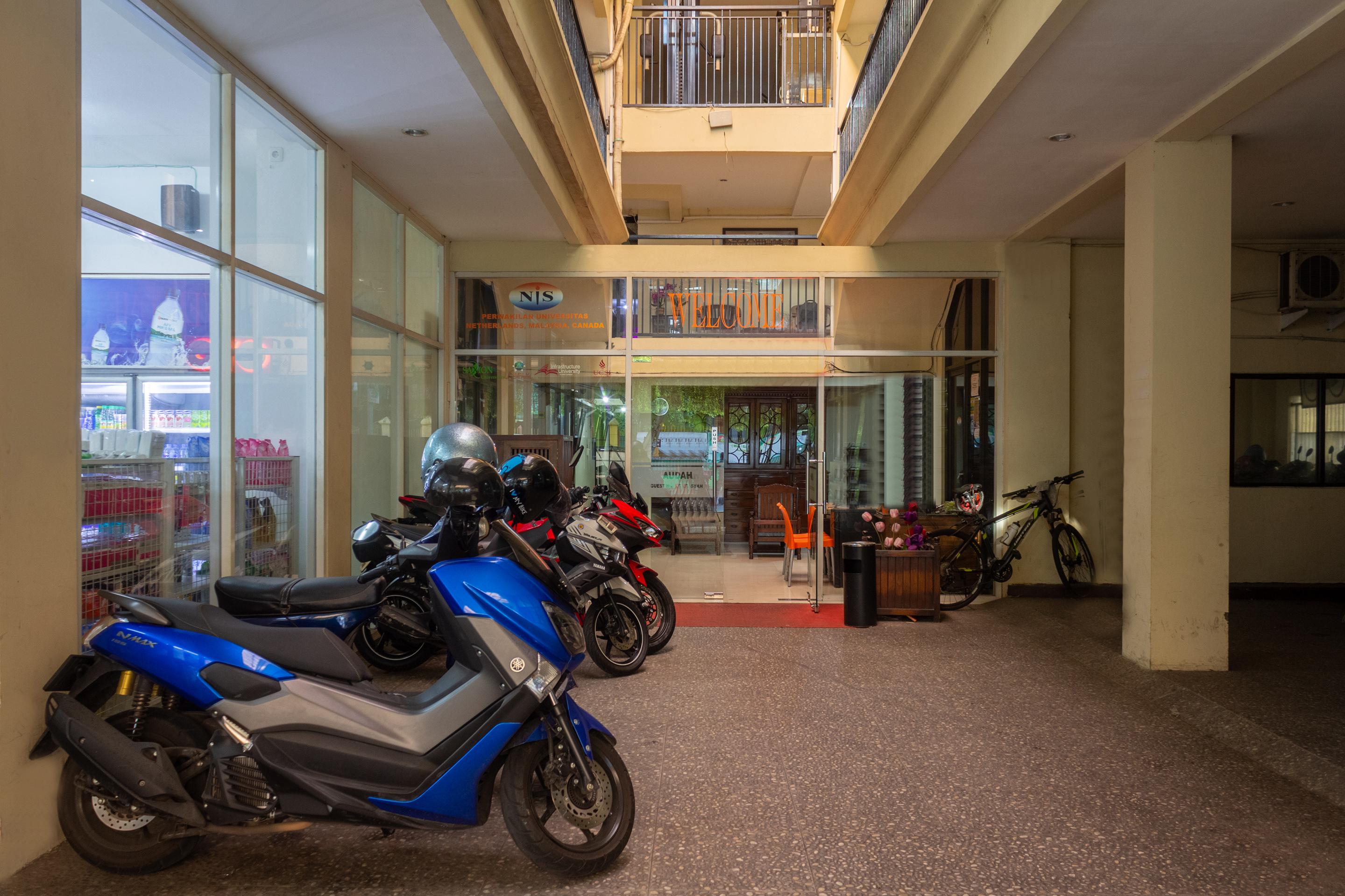 OYO 989 Audah Guesthouse Syariah Jakarta Bagian luar foto