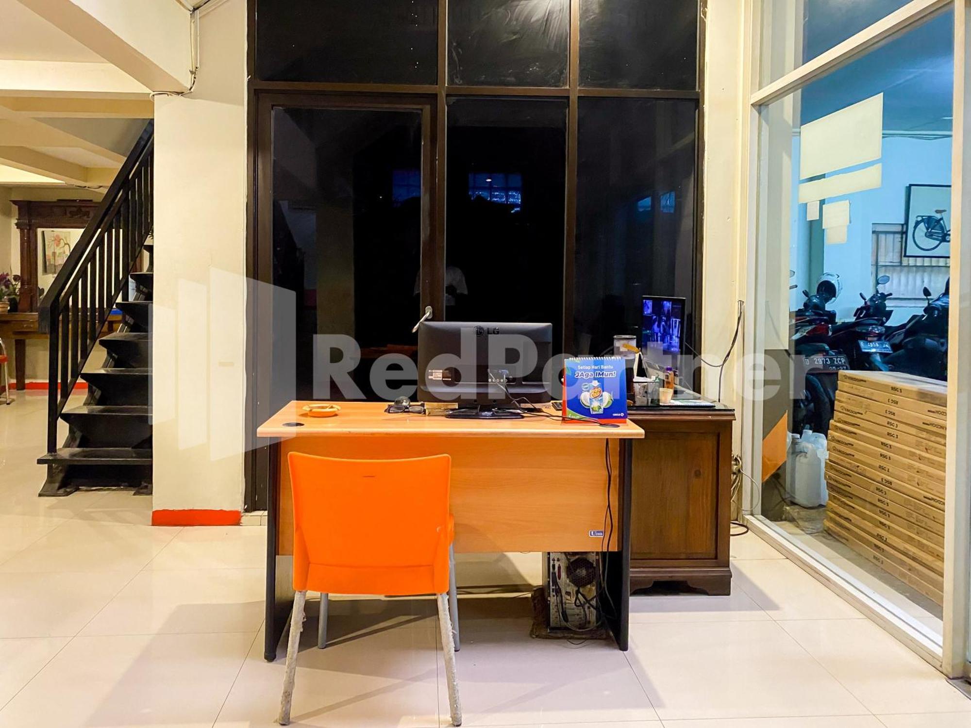 OYO 989 Audah Guesthouse Syariah Jakarta Bagian luar foto