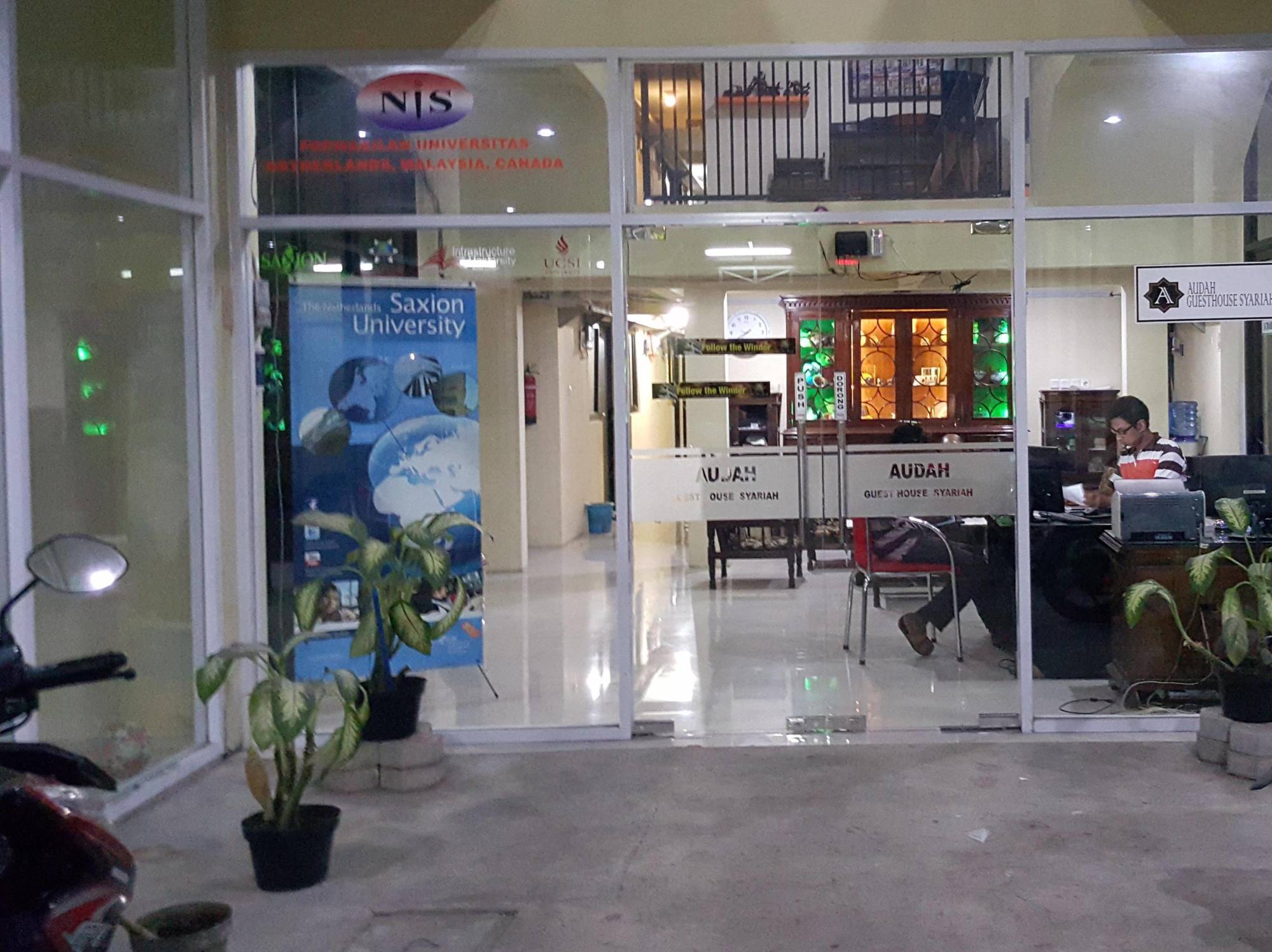 OYO 989 Audah Guesthouse Syariah Jakarta Bagian luar foto